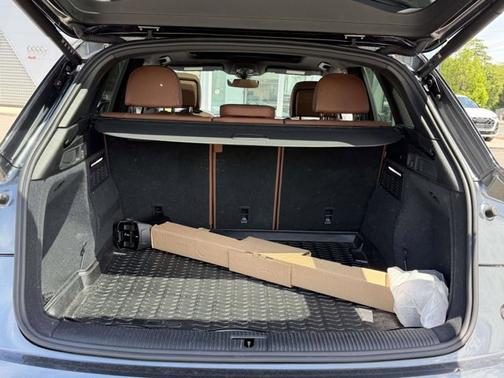 Daytona Gray Pearl 2024 Audi Q5 S line Premium