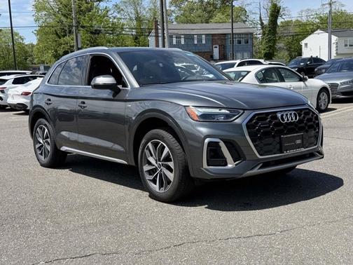 Daytona Gray Pearl 2024 Audi Q5 S line Premium