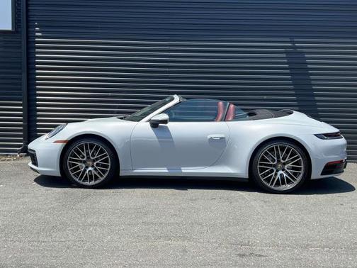 2024 Porsche 911 Carrera