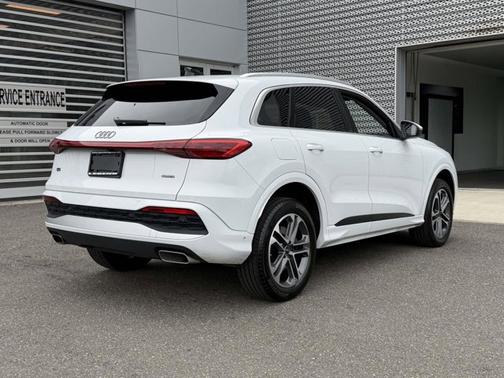 Glacier White 2025 Audi Q5 Premium