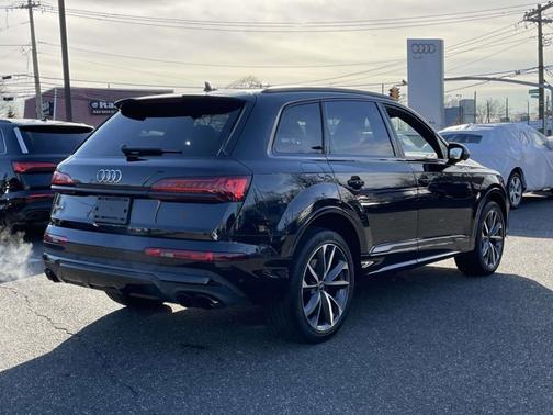 2024 Audi SQ7 Premium Plus