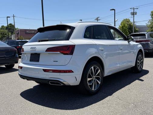 Glacier White 2023 Audi Q5 S line Premium