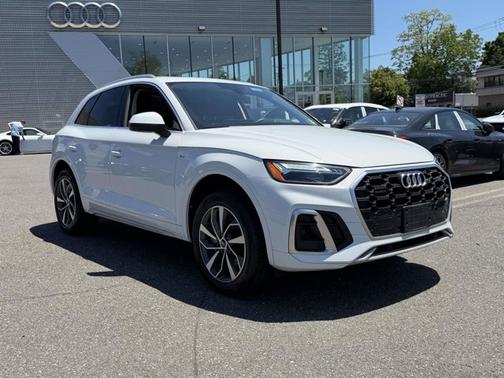 Glacier White 2023 Audi Q5 S line Premium