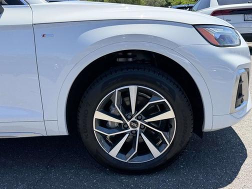 Glacier White 2023 Audi Q5 S line Premium