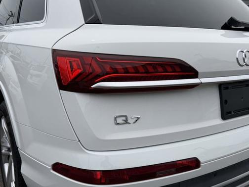 Carrara White 2023 Audi Q7 Premium
