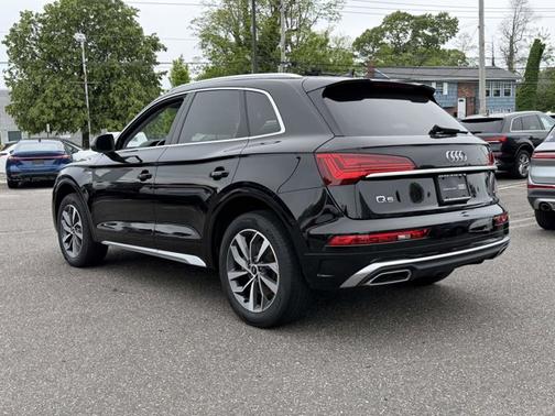 Mythos Black Metallic 2023 Audi Q5 S line Premium
