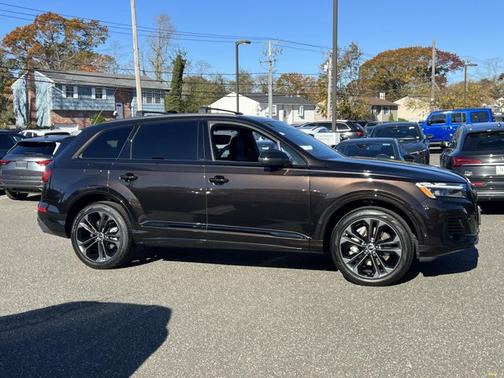 2025 Audi Q7 Premium Plus