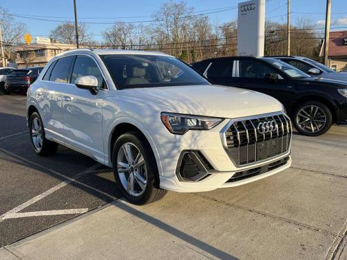 2022 Audi Q3 S line Premium