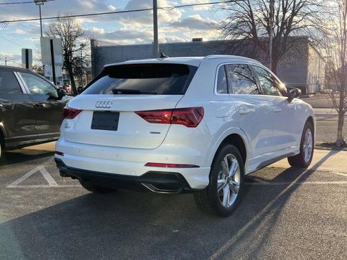 2022 Audi Q3 S line Premium