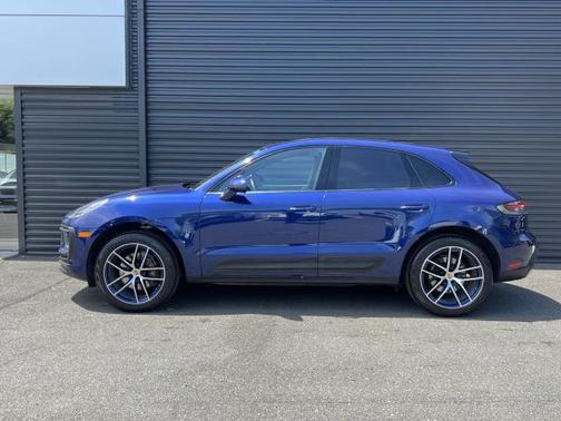 2022 Porsche Macan Base (PDK)