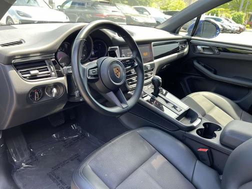 2022 Porsche Macan Base (PDK)
