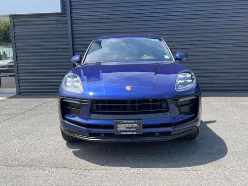 2022 Porsche Macan Base (PDK)