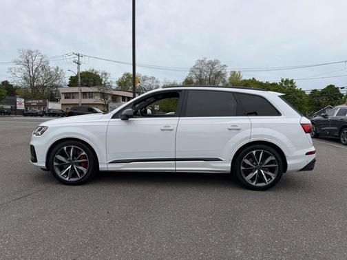 White 2024 Audi SQ7 Premium Plus
