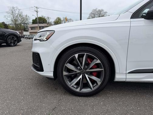 White 2024 Audi SQ7 Premium Plus