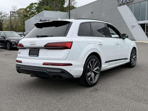 White 2024 Audi SQ7 Premium Plus