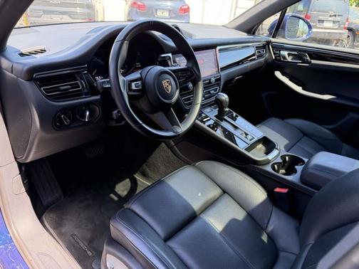 Gentian Blue Metallic 2024 Porsche Macan