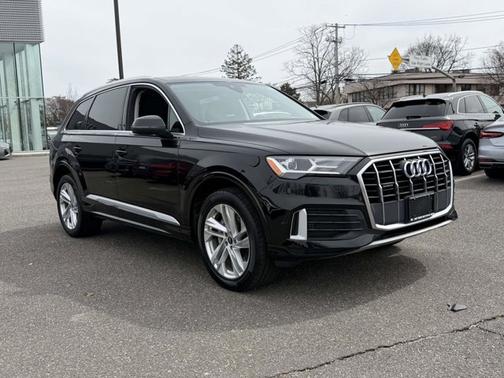 Black Metallic 2023 Audi Q7 Premium