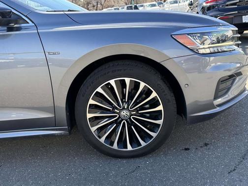 2022 Volkswagen Passat 2.0T Limited Edition
