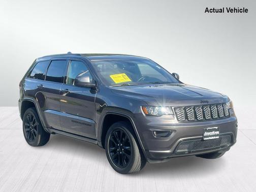 Photo 1 of 30 of 2018 Jeep Grand Cherokee Laredo