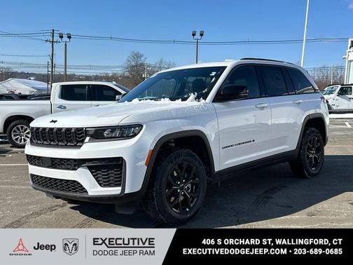 Bright White Clearcoat 2026 Jeep Grand Cherokee Altitude