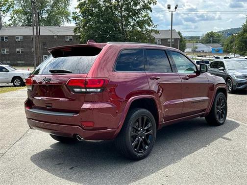 2022 Jeep Grand Cherokee Laredo