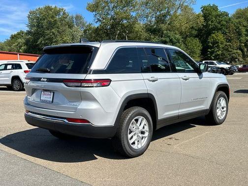 Silver Zynith 2025 Jeep Grand Cherokee Laredo