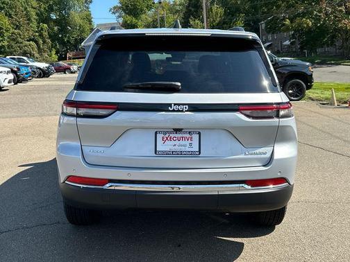 Silver Zynith 2025 Jeep Grand Cherokee Laredo