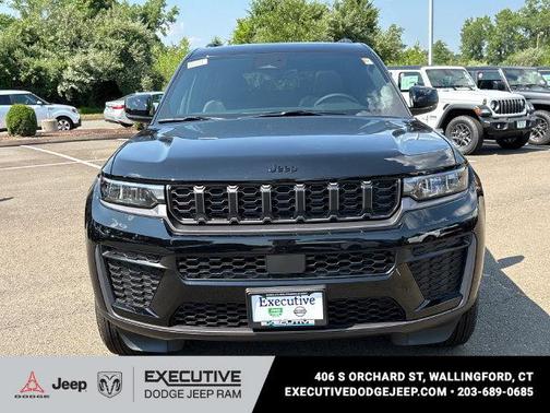 Diamond Black Crystal Pearlcoat 2026 Jeep Grand Cherokee L Altitude