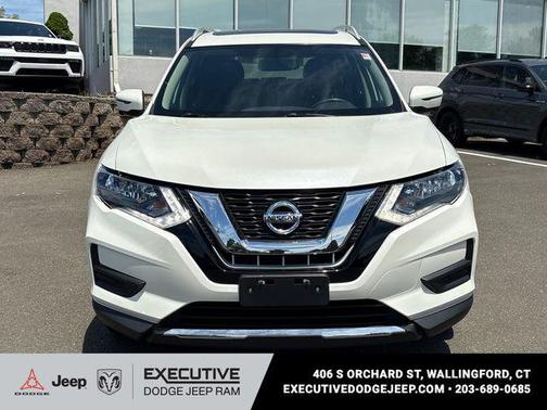 Pearl White 2017 Nissan Rogue SV