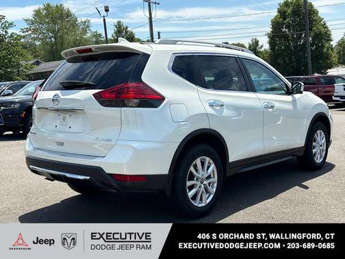 Pearl White 2017 Nissan Rogue SV