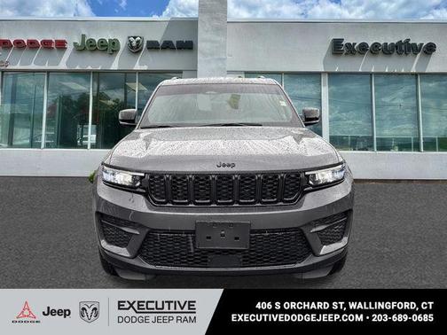 Baltic Gray Metallic Clearcoat 2023 Jeep Grand Cherokee Altitude