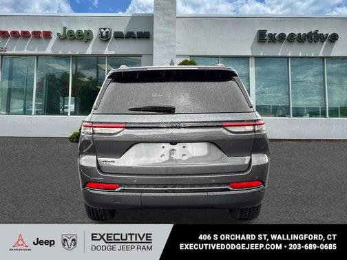Baltic Gray Metallic Clearcoat 2023 Jeep Grand Cherokee Altitude