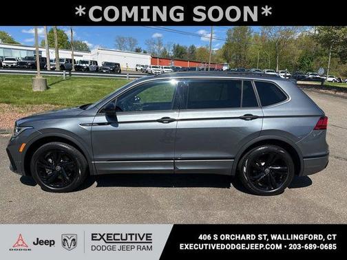 Platinum Gray Metallic 2023 Volkswagen Tiguan 2.0T SE R-Line Black 4MOTION