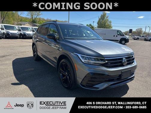 Platinum Gray Metallic 2023 Volkswagen Tiguan 2.0T SE R-Line Black 4MOTION