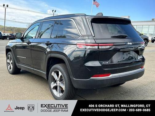 Diamond Black Crystal Pearlcoat 2026 Jeep Grand Cherokee Limited