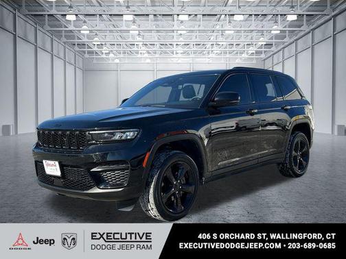 Diamond Black Crystal Pearlcoat 2023 Jeep Grand Cherokee Altitude