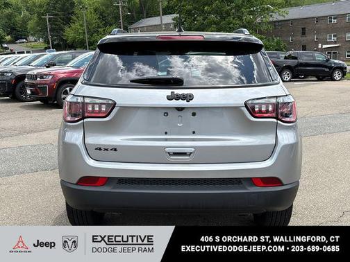 Billet Silver Metallic Clearcoat 2023 Jeep Compass Latitude