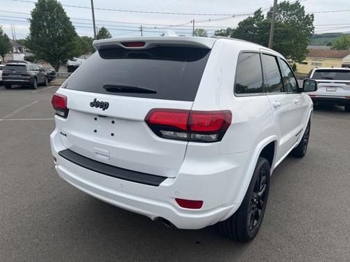 2022 Jeep Grand Cherokee Laredo