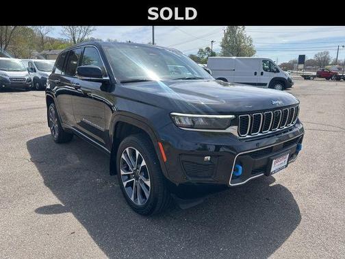 Diamond Black Crystal Pearlcoat 2024 Jeep Grand Cherokee 4xe Overland