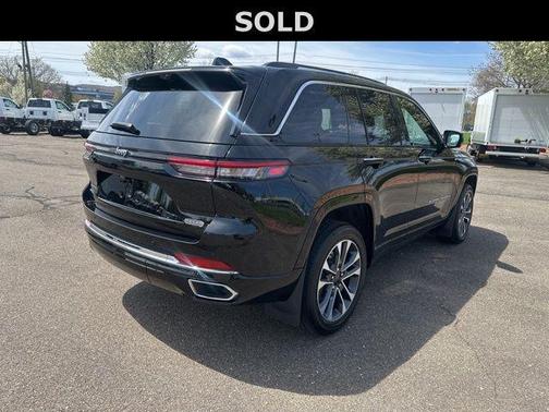 Diamond Black Crystal Pearlcoat 2024 Jeep Grand Cherokee 4xe Overland