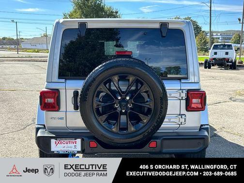 Silver Zynith Clearcoat 2024 Jeep Wrangler 4xe Sahara