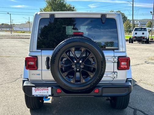 Silver Zynith Clearcoat 2024 Jeep Wrangler 4xe Sahara