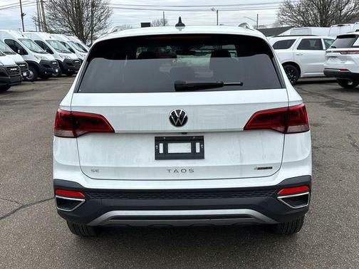 2024 Volkswagen Taos 1.5T SE