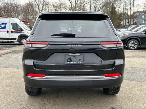 2026 Jeep Grand Cherokee Altitude