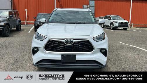 Pearl 2022 Toyota Highlander XLE
