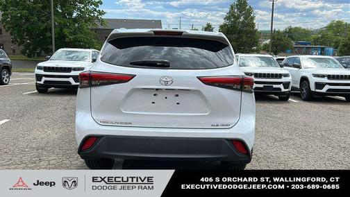 Pearl 2022 Toyota Highlander XLE