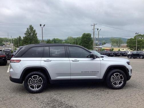 2023 Jeep Grand Cherokee 4xe Trailhawk