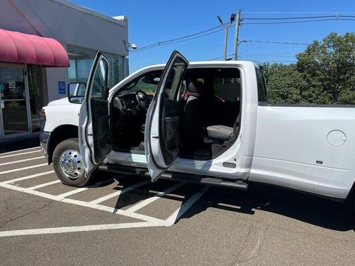 2025 RAM 3500 Tradesman Crew Cab 4x4 8' Box