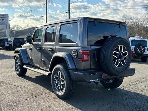 2026 Jeep Wrangler 4-Door Sahara 4x4