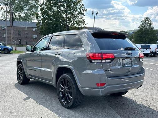 2022 Jeep Grand Cherokee Laredo